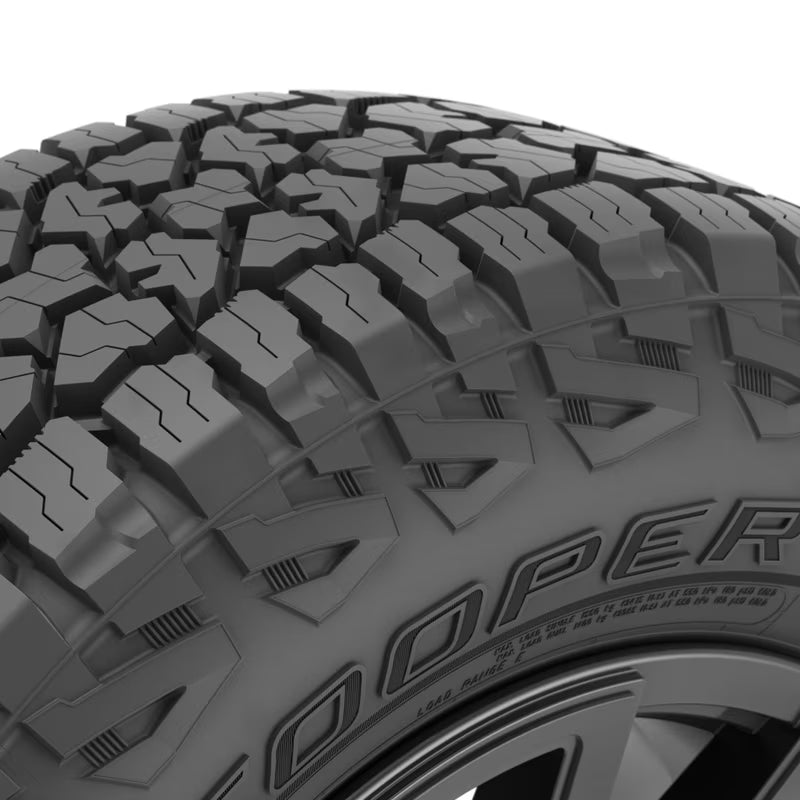 Cooper Discoverer Stronghold AT Tire